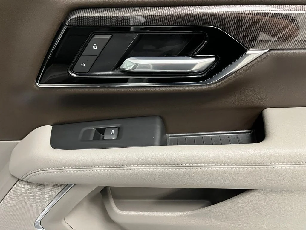 Used 2025 White GMC Elevation image 55