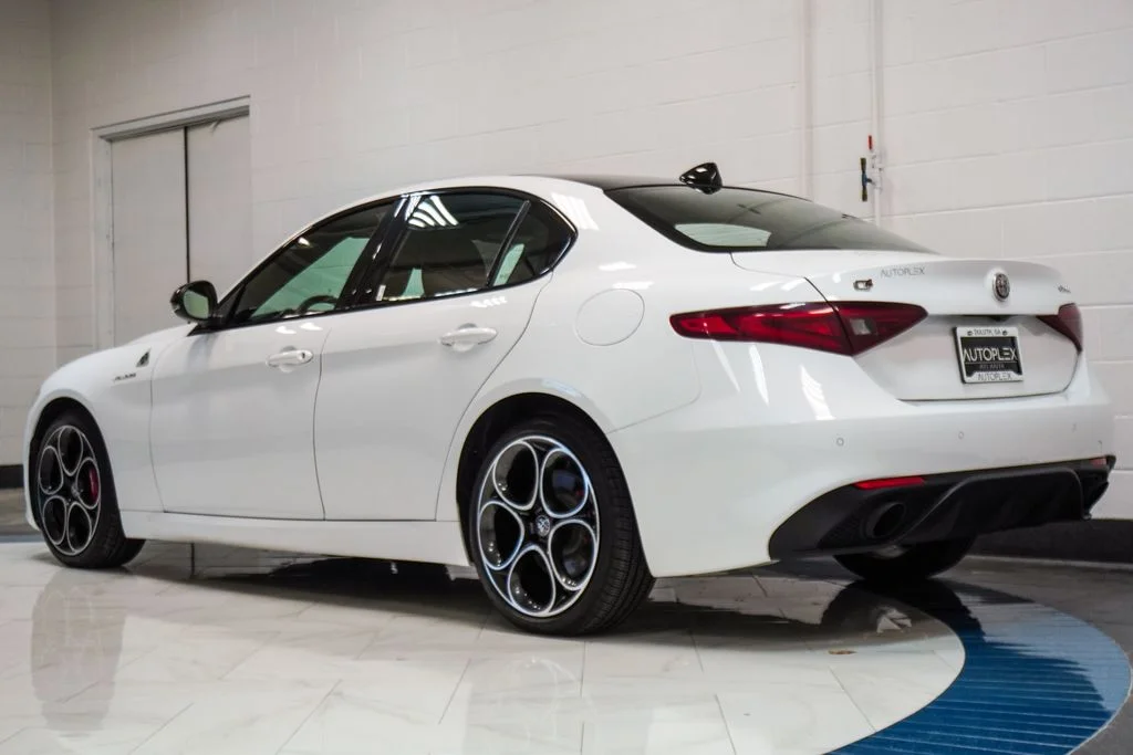 Used 2022 White Alfa Romeo Veloce image 37