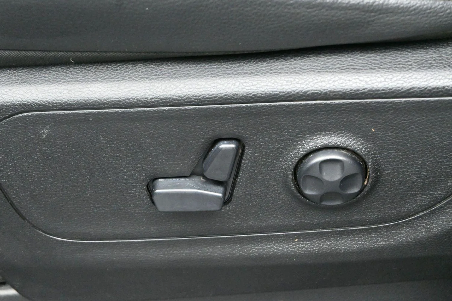 Used 2020 Granite Crystal Metallic Clearcoat Ram Rebel image 13