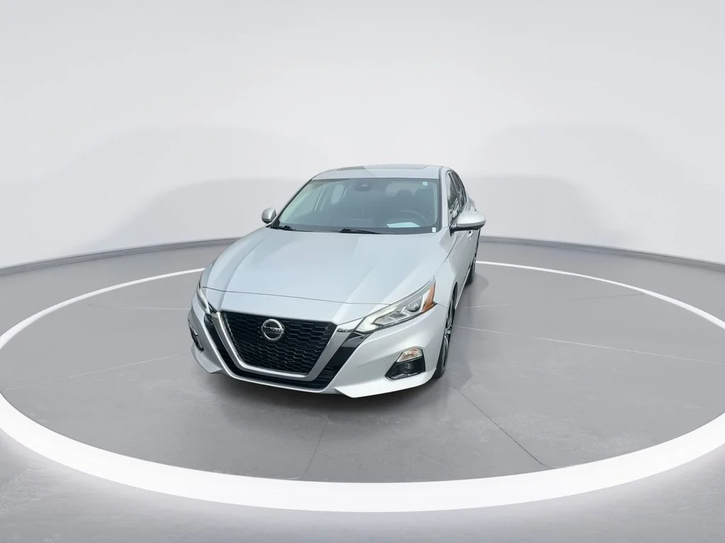 Used 2020 Silver Nissan 2.0 Platinum image 4
