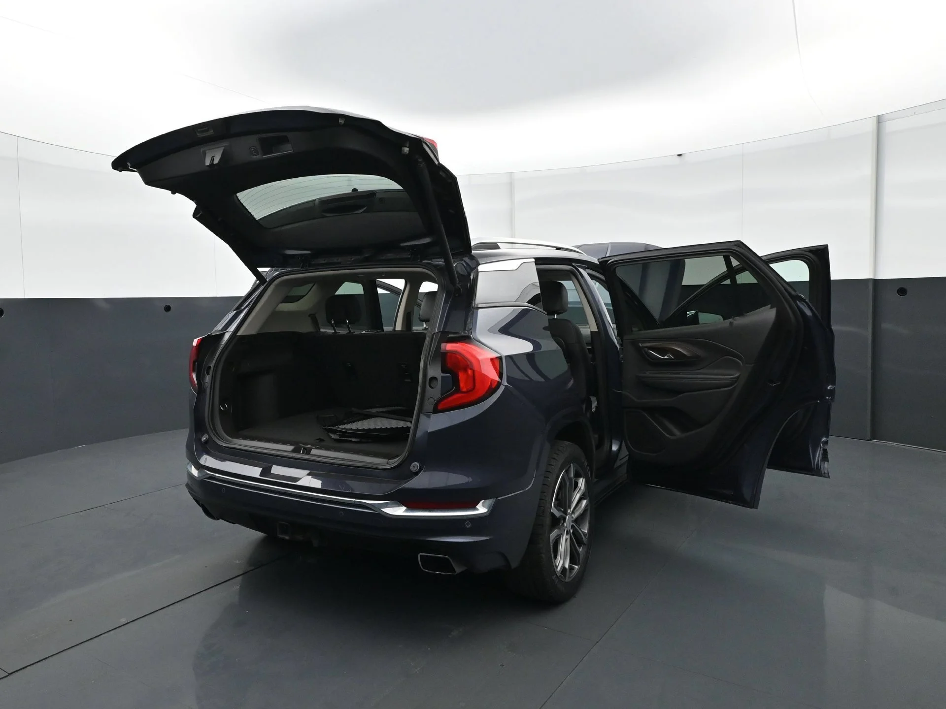 Used 2018 Blue Steel Metallic GMC Denali image 35