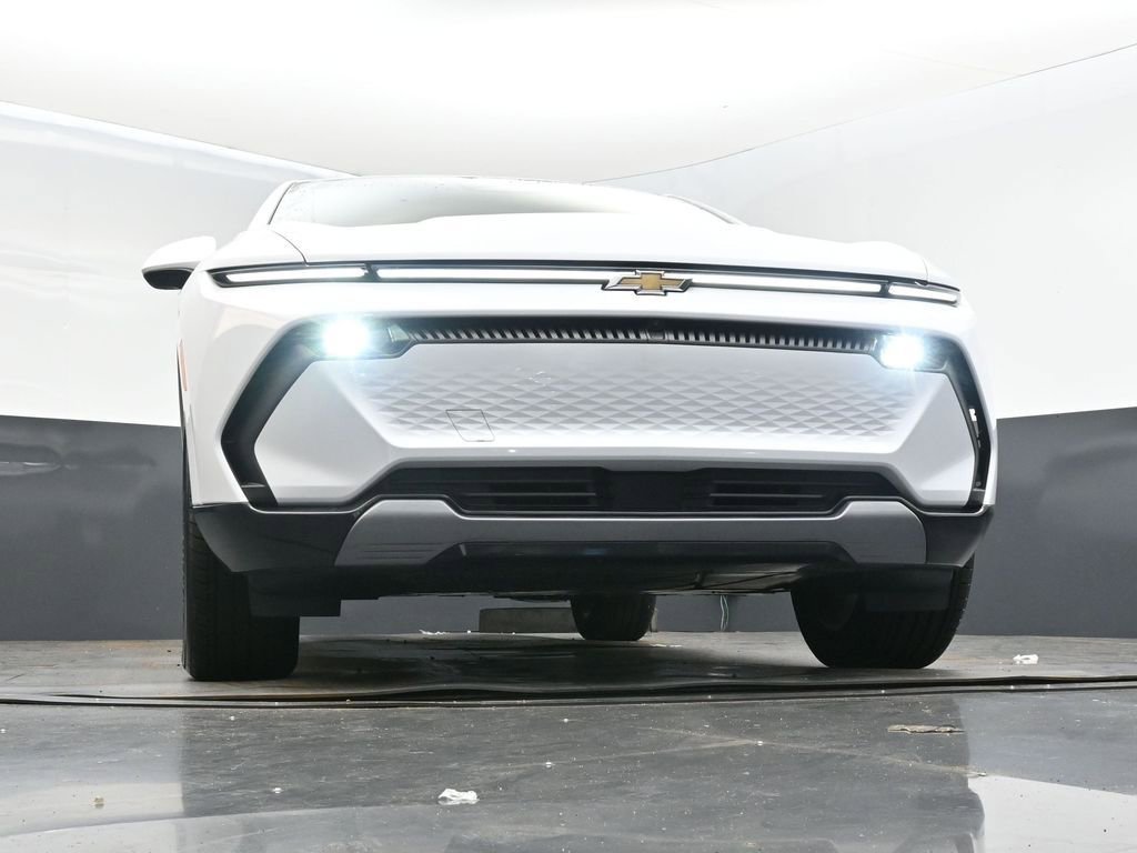 New 2025 Summit White Chevrolet LT image 46