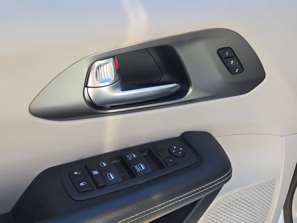 Used 2023 White Chrysler Touring L image 19