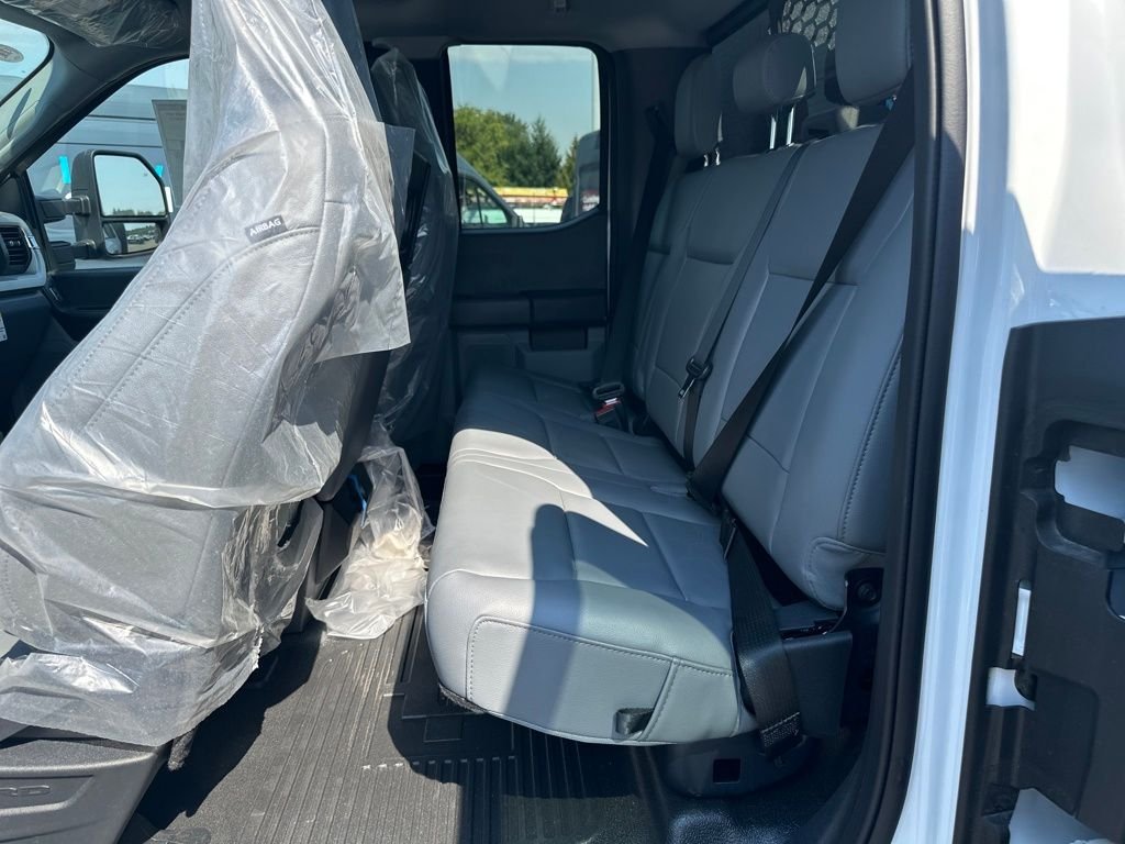 2025 Ford F-550 Super Duty Chassis Cab XL - Photo 14