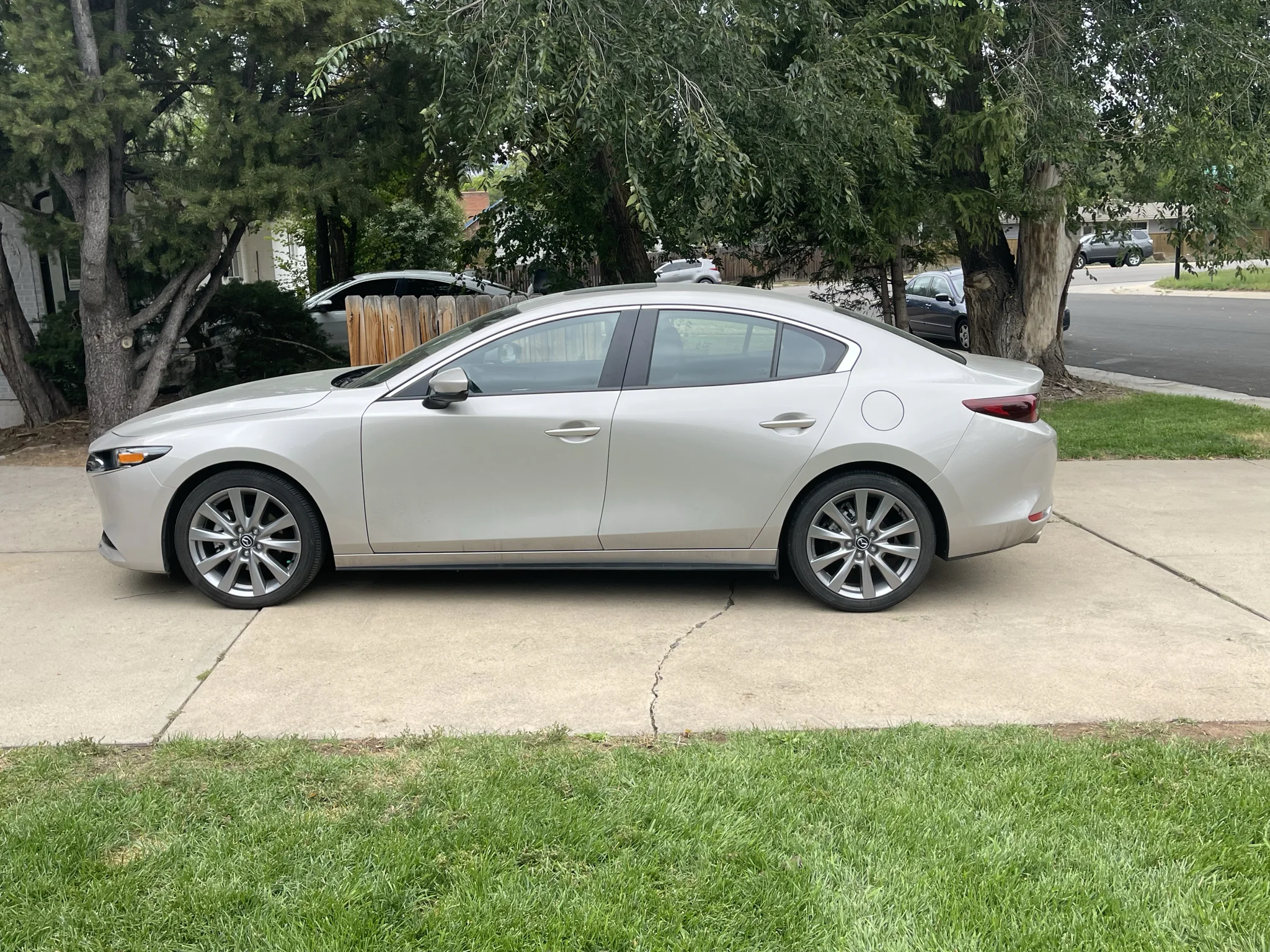 Used 2022 Platinum Quartz Metallic Mazda Preferred image 9