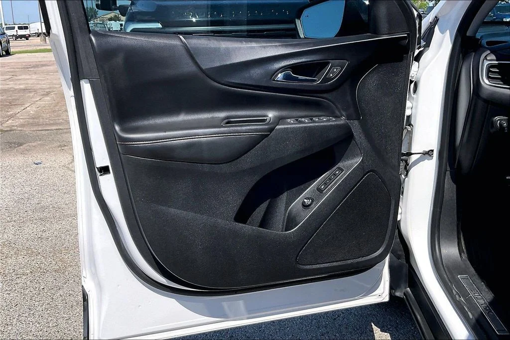 Used 2018 Beige Chevrolet Premier image 17