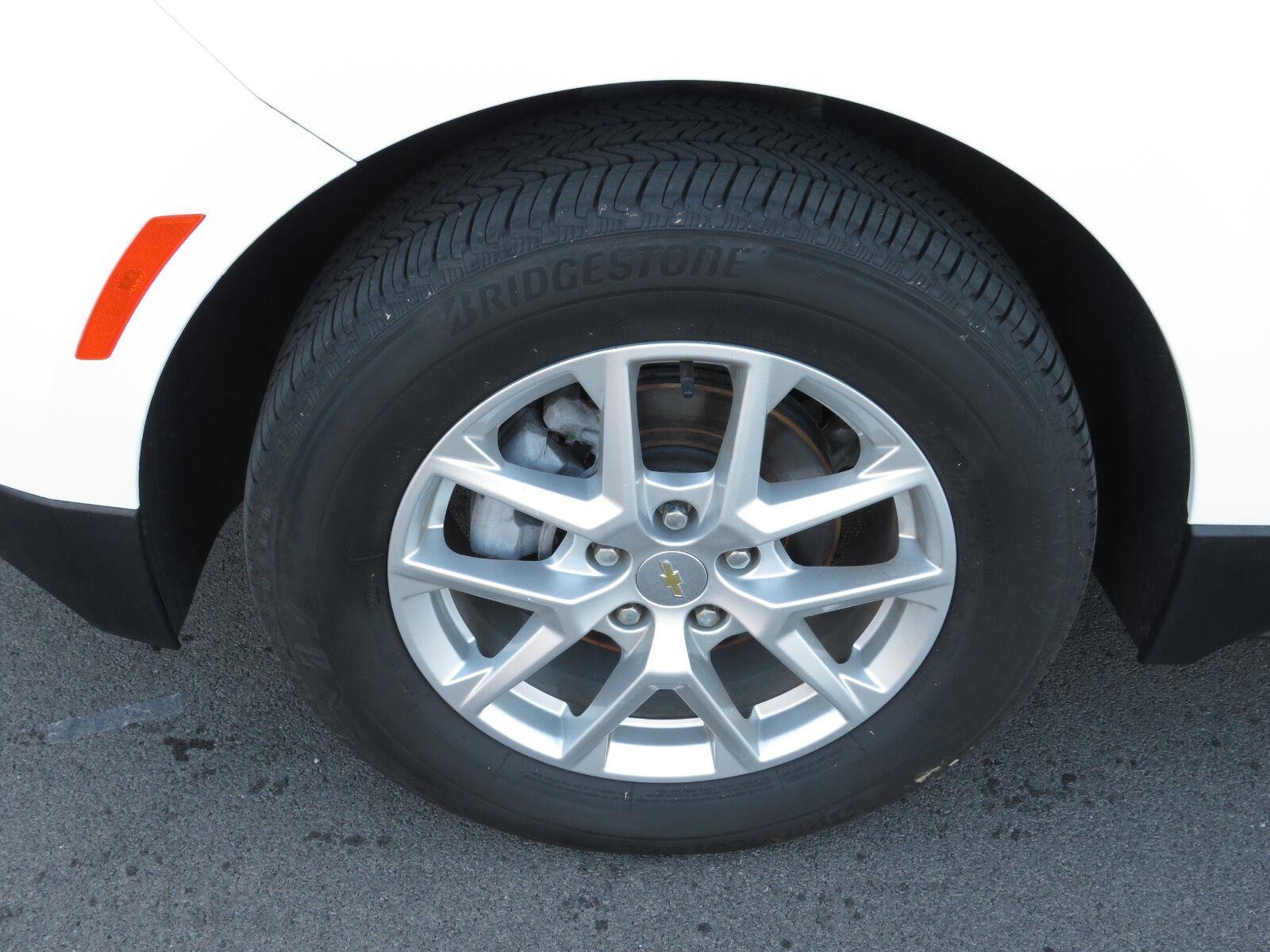 Used 2024 Summit White Chevrolet LT image 19