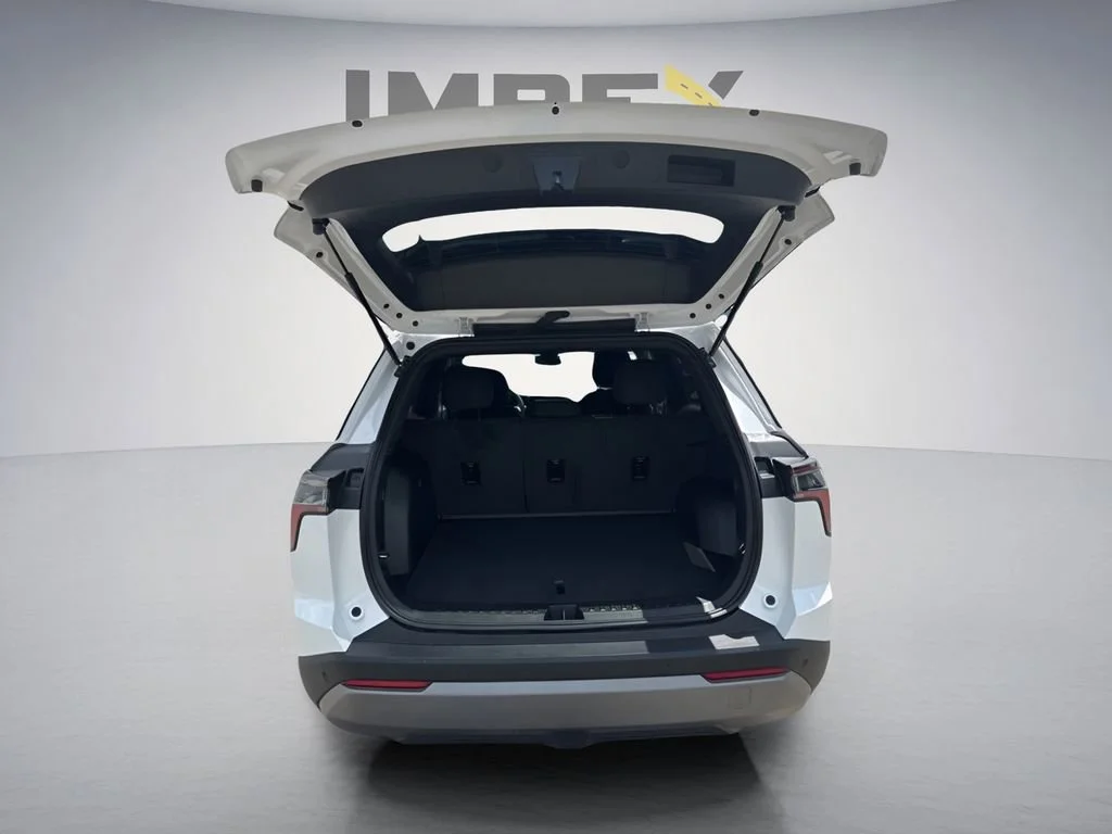 Used 2026 Summit White Chevrolet LT image 12