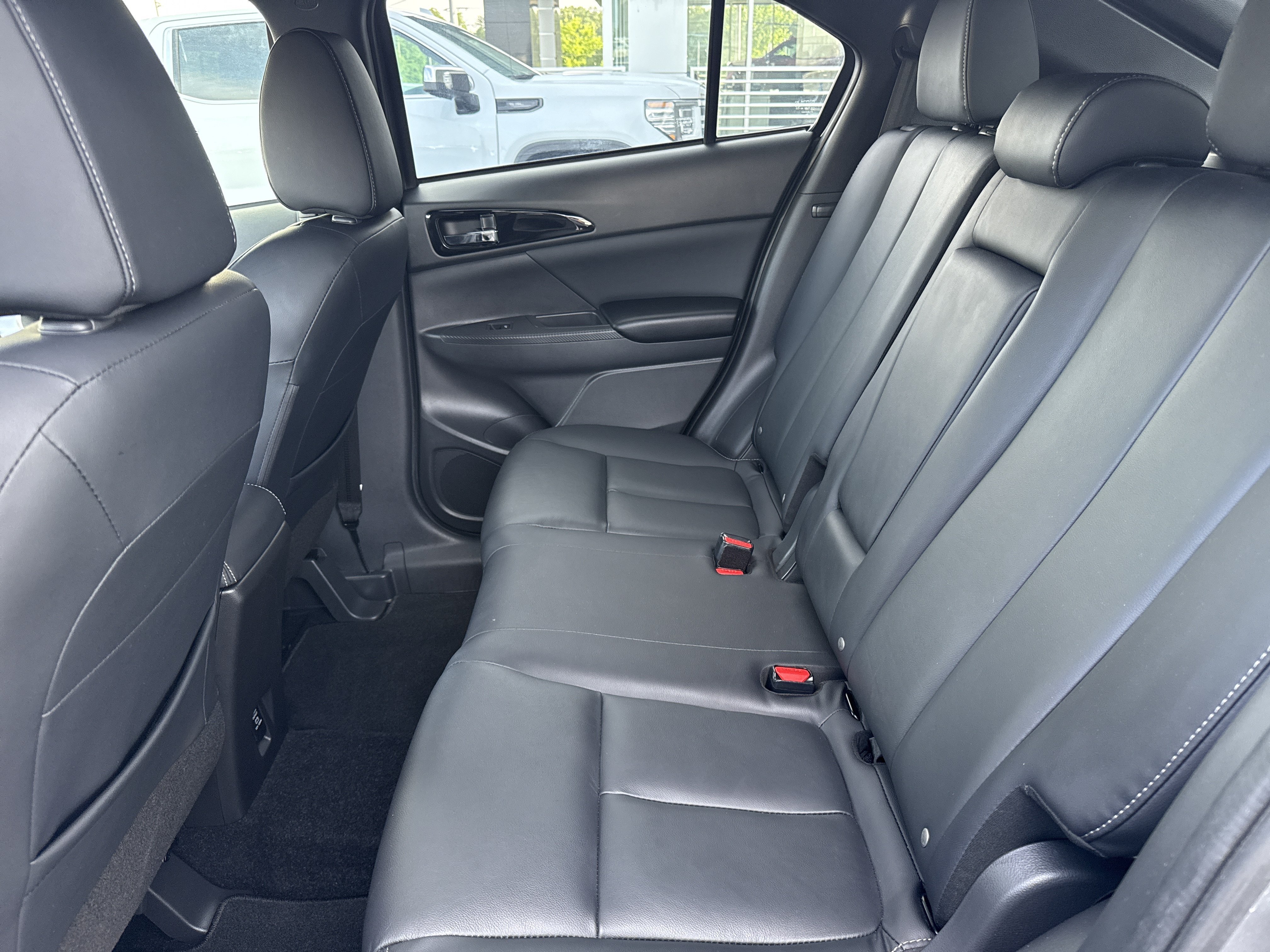 Used 2022  Mitsubishi SE image 6