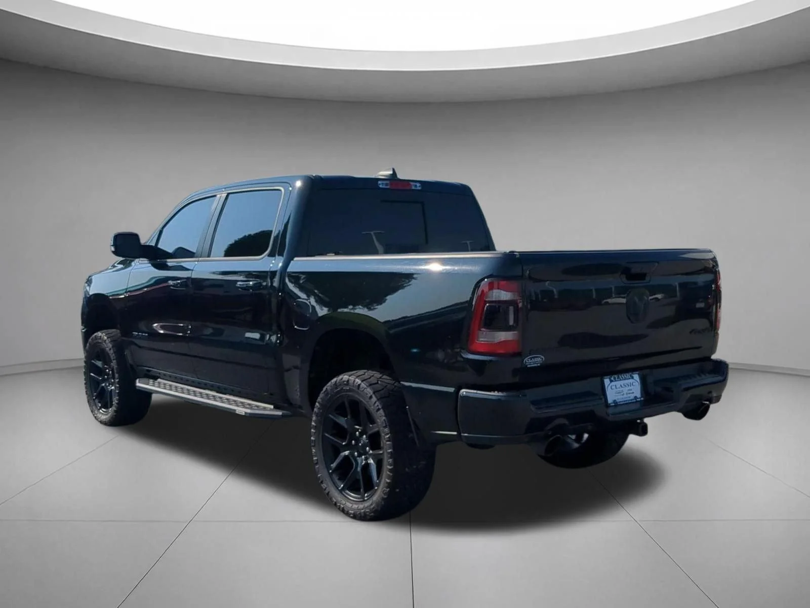 Used 2024  RAM TRUCK LARAM image 3