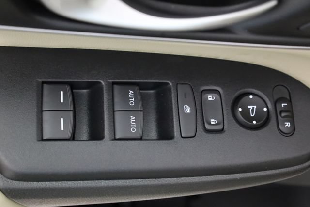 Used 2017 Beige Honda EX-L image 25