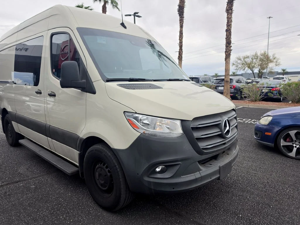 Used 2022  Mercedes-Benz  image 3
