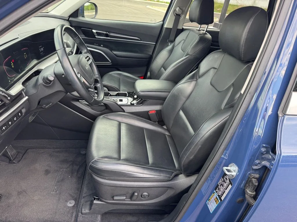 Used 2025 Black Kia S image 7