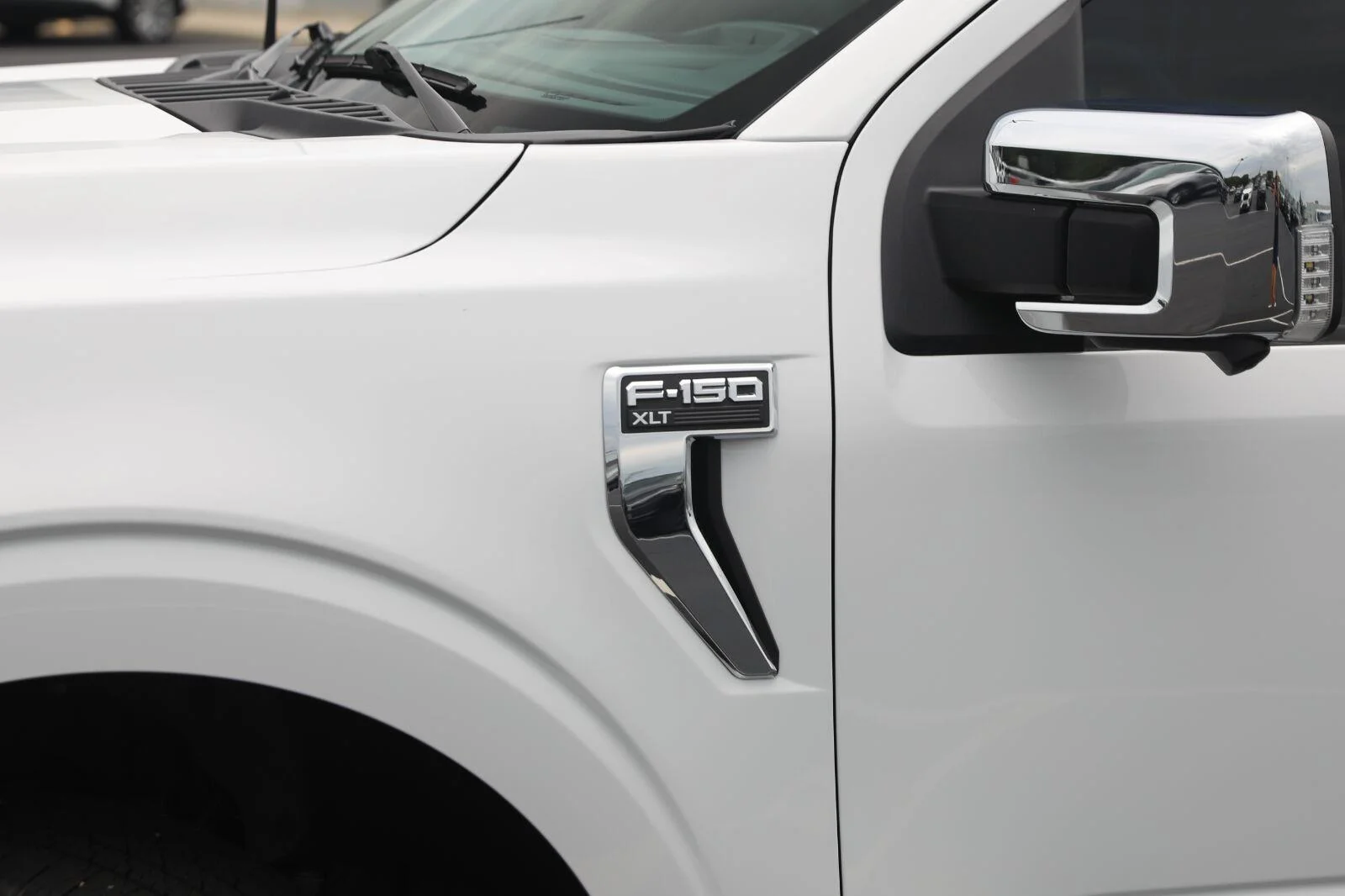 Certified Used 2024 Oxford White Ford XLT image 8
