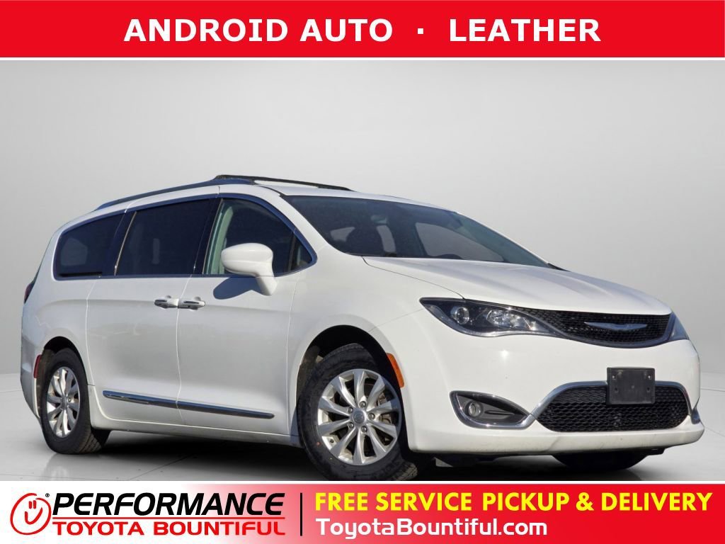 2018 Chrysler Pacifica Touring L's photo