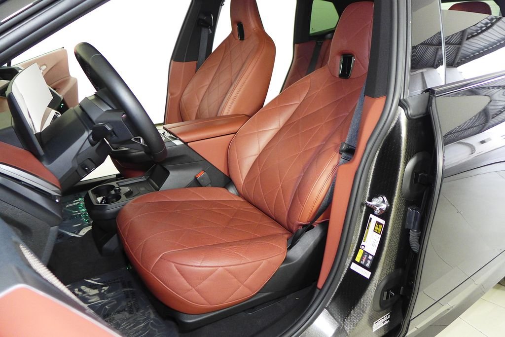 Used 2025 Black Sapphire Metallic BMW M60 image 21