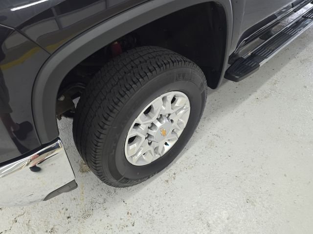Used 2024 Gray Chevrolet LT image 9