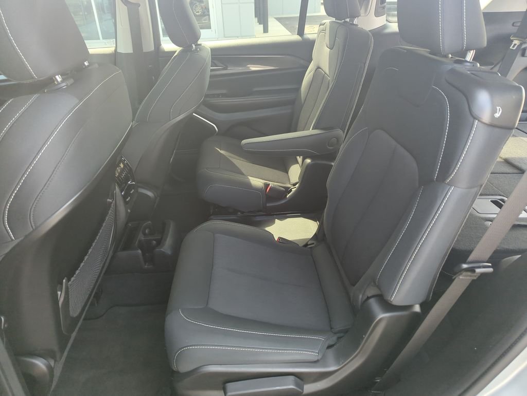 Used 2022 Silver Jeep Laredo image 28