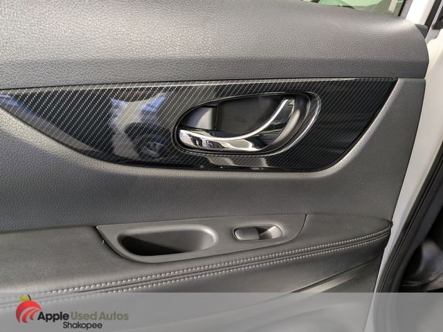 Used 2017 White Nissan SL image 31