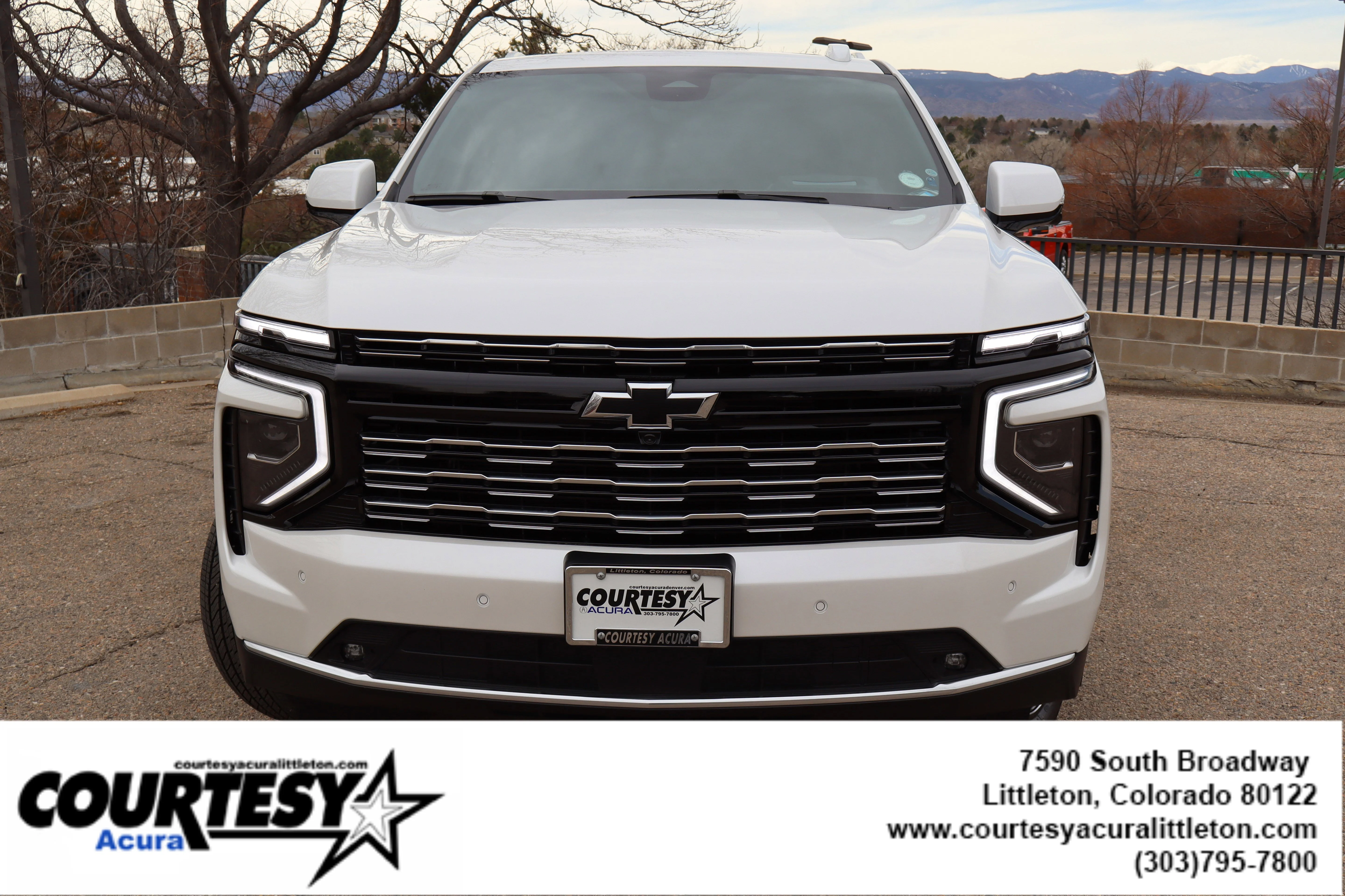 Used 2025 Iridescent Pearl Tricoat Chevrolet High Country image 2