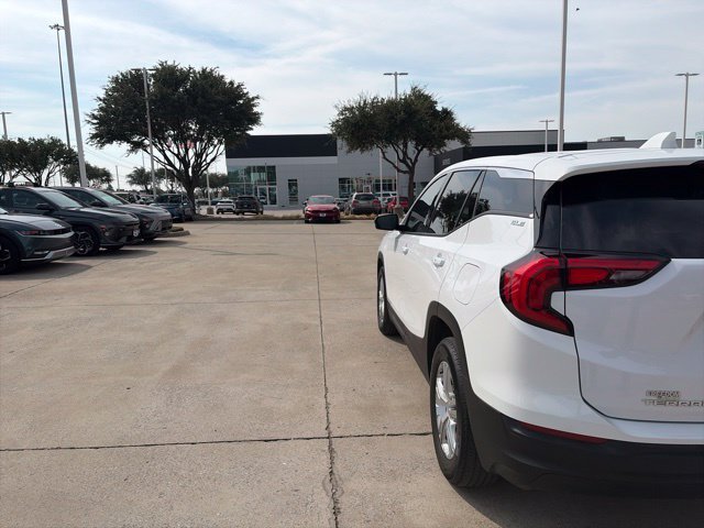 Used 2020 Summit White GMC SLE image 6