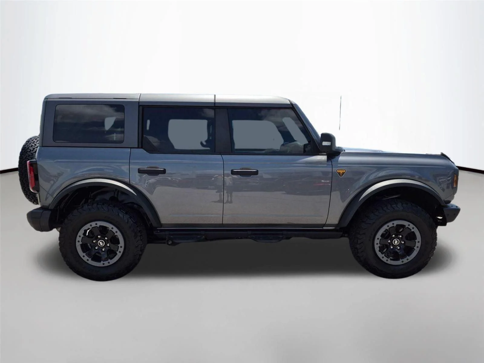 Used 2022 Carbonized Gray Metallic Ford Badlands image 4