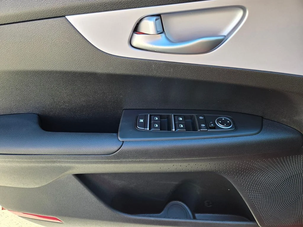 Used 2024 Red Kia LXS image 15