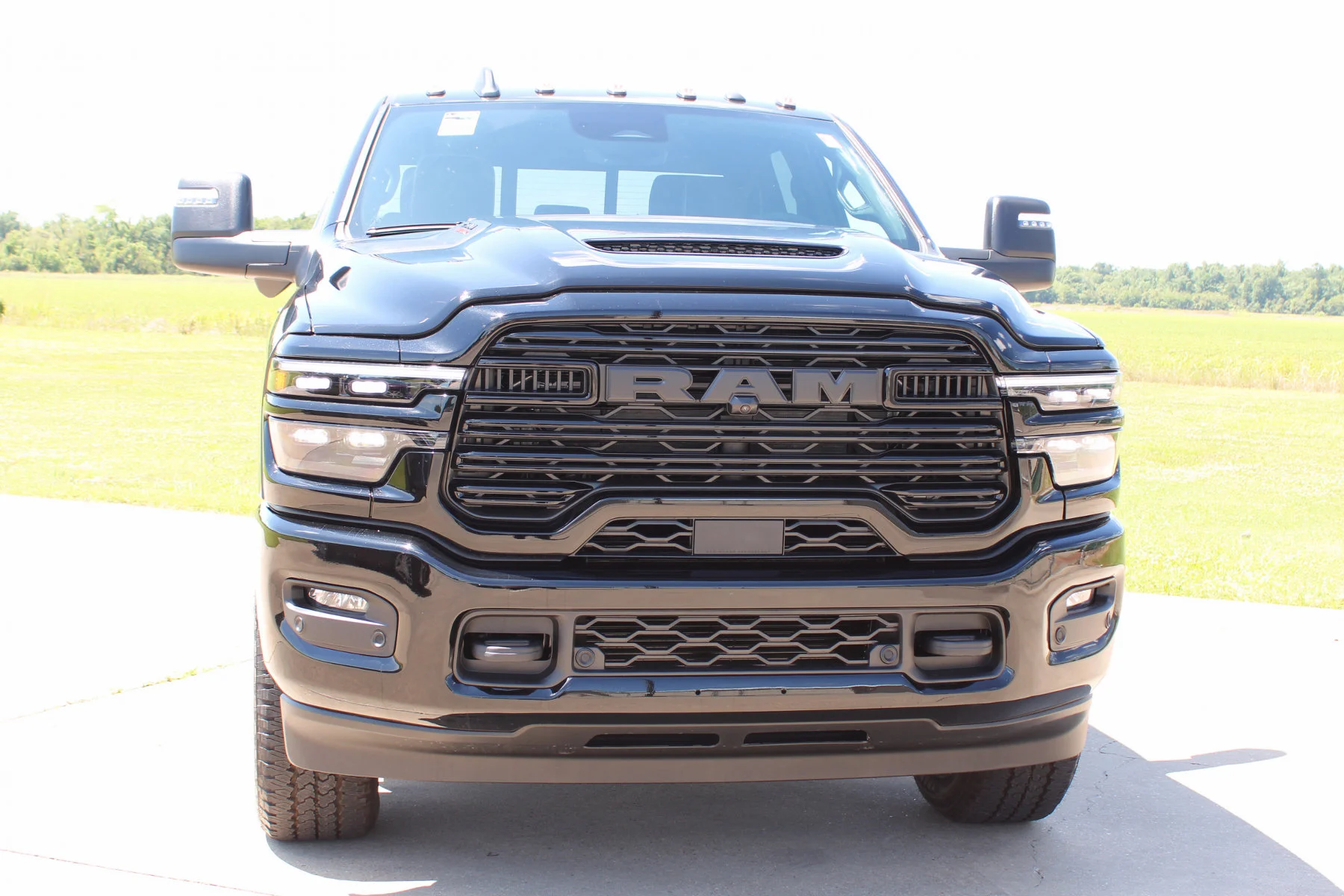 New 2026 Diamond Black Crystal Pearl-Coat Exterior Paint RAM Laramie 4x4 Crew Cab 6