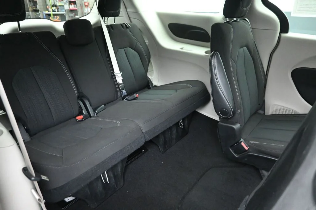 Used 2023 Gray Chrysler LX image 11