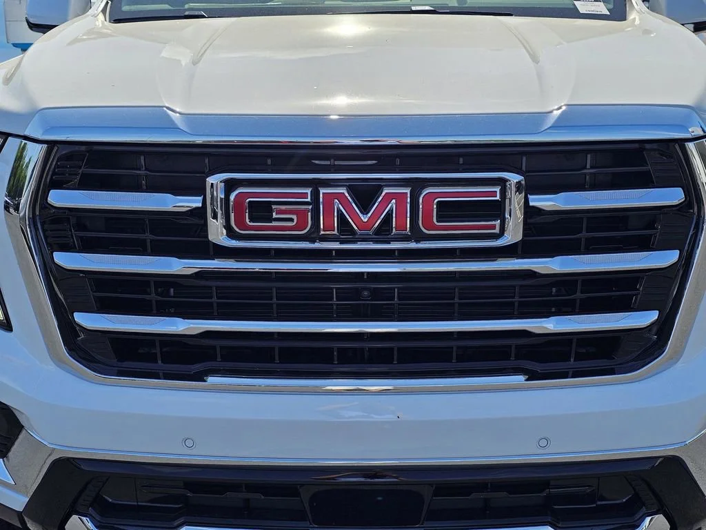 New 2026 Summit White GMC Elevation image 3