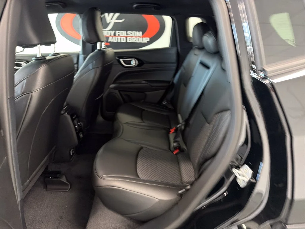 New 2027 Black Jeep Latitude image 14