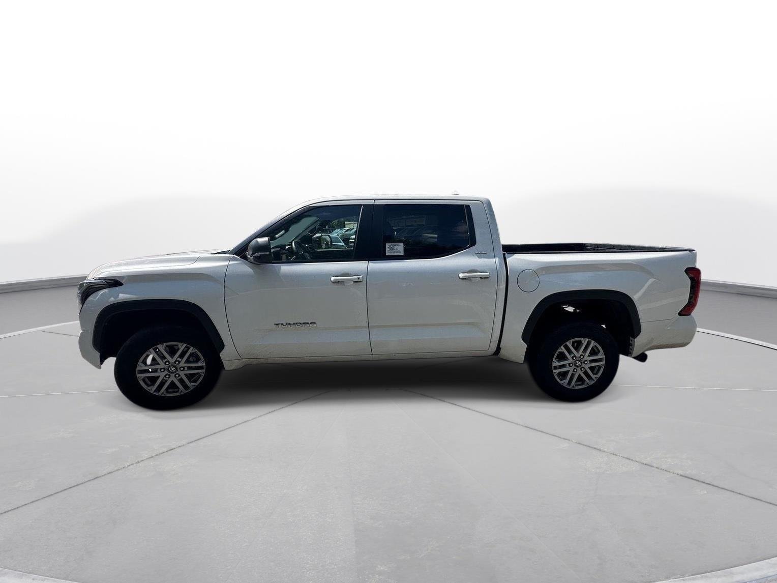 Used 2025 Ice Cap Toyota SR5 image 9