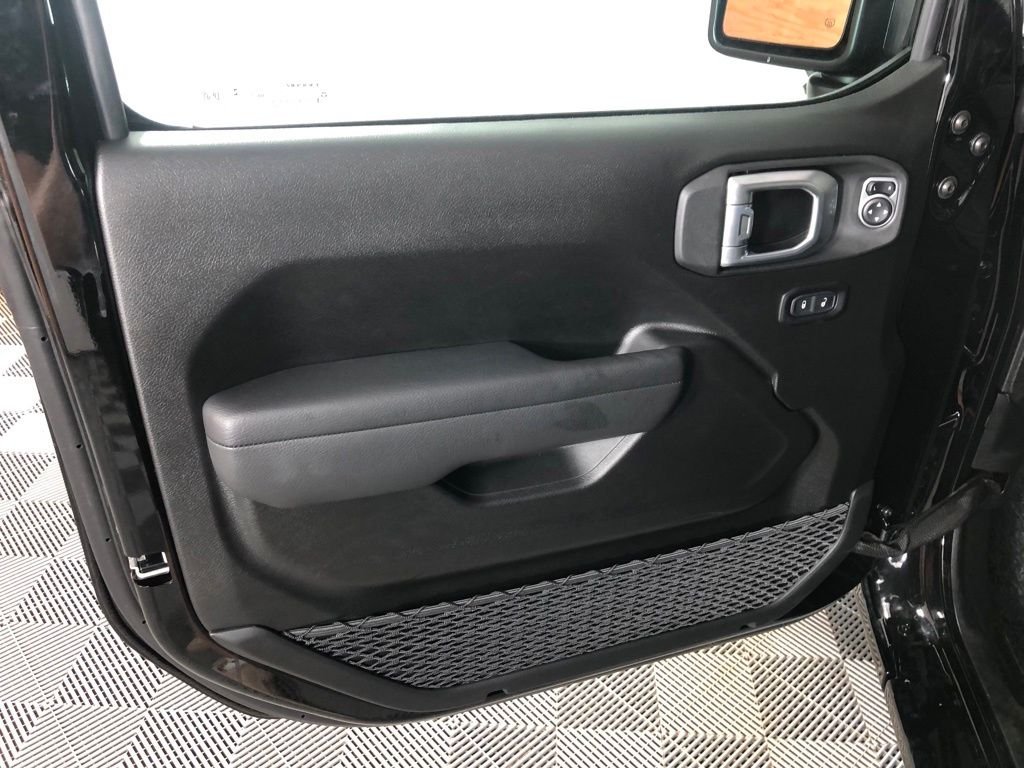 New 2026 Black Clear-Coat Exterior Paint Jeep 85th Anniversary Edition image 8