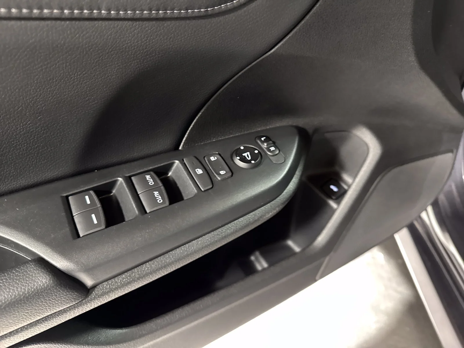 Used 2016  Honda Touring image 12
