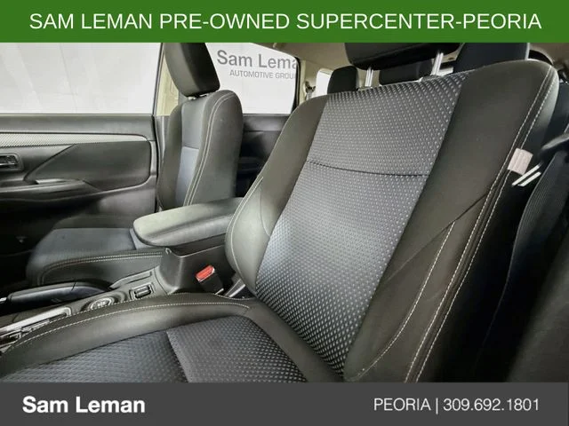 Used 2016  Mitsubishi  image 19