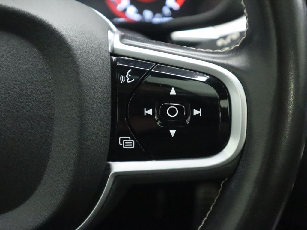 2021 Volvo XC60 R-Design - Photo 12