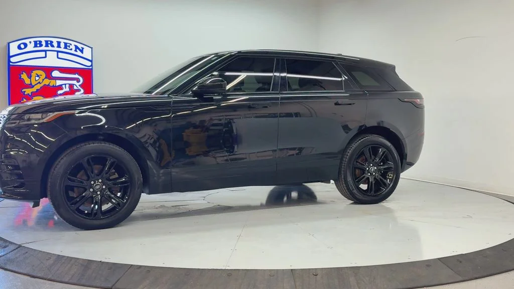 Used 2023 Santorini Black Metallic Land Rover R-Dynamic S image 8