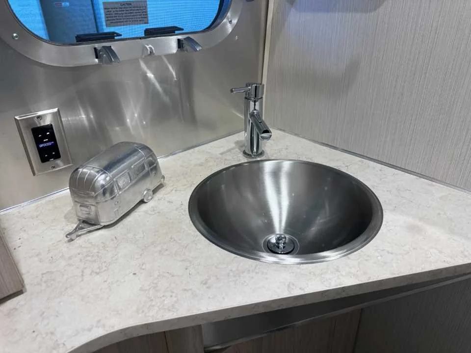 New 2027 SILVER AIRSTREAM  image 31