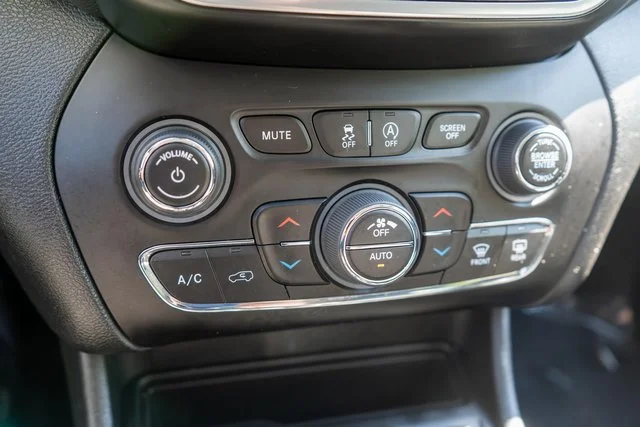 Used 2021 White Jeep Limited image 30