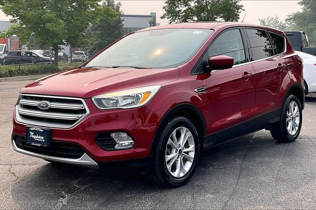 Used 2017 Red Ford SE image 15