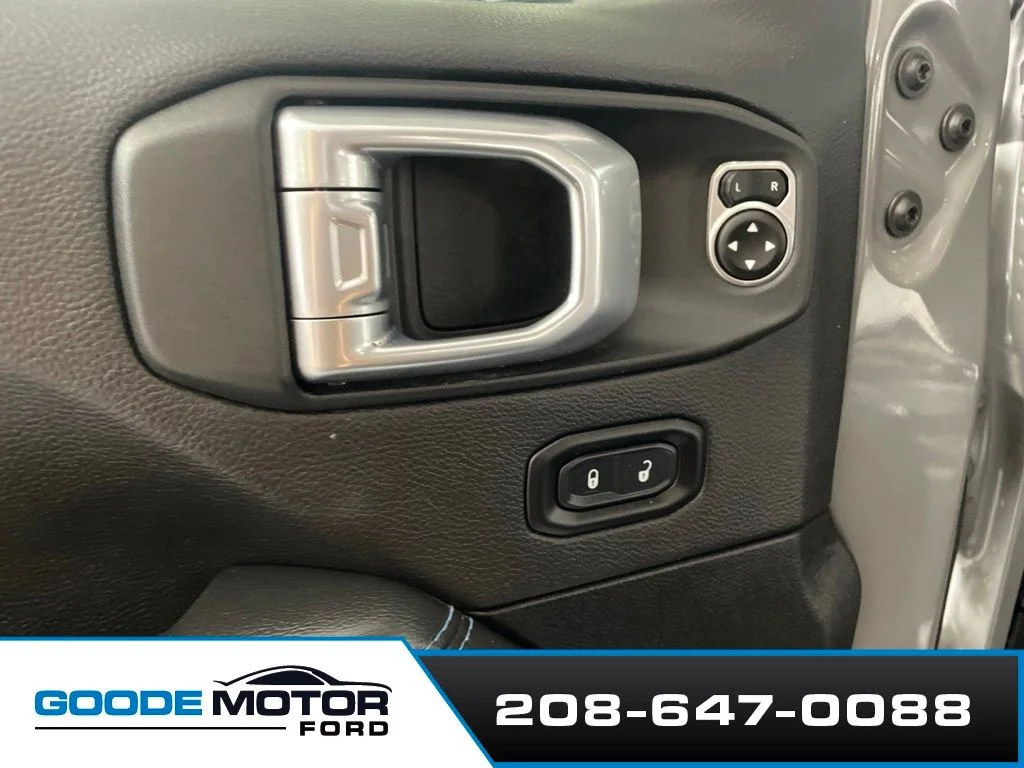 Used 2023 Gray Jeep Rubicon 4xe image 9