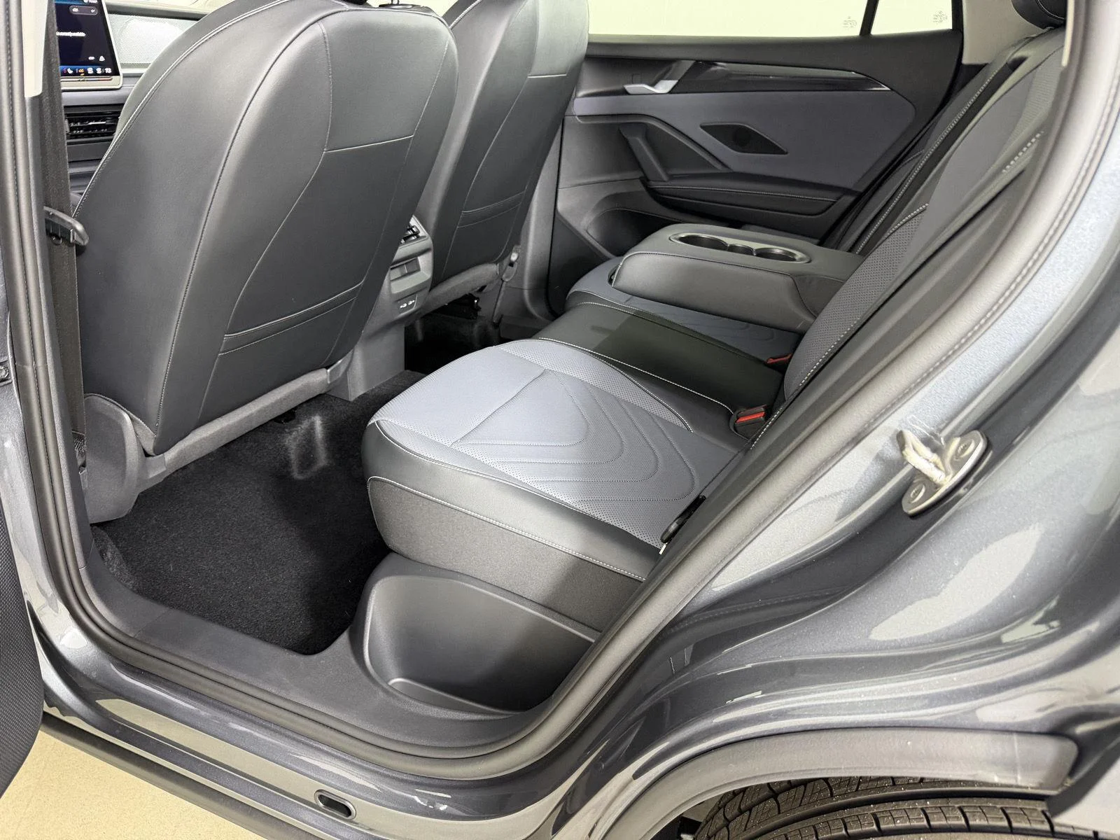 New 2026 Platinum Gray Metallic Volkswagen SE image 22