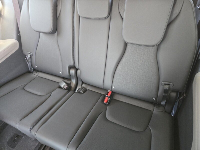 New 2026 Snow White Pearl Kia EX image 9