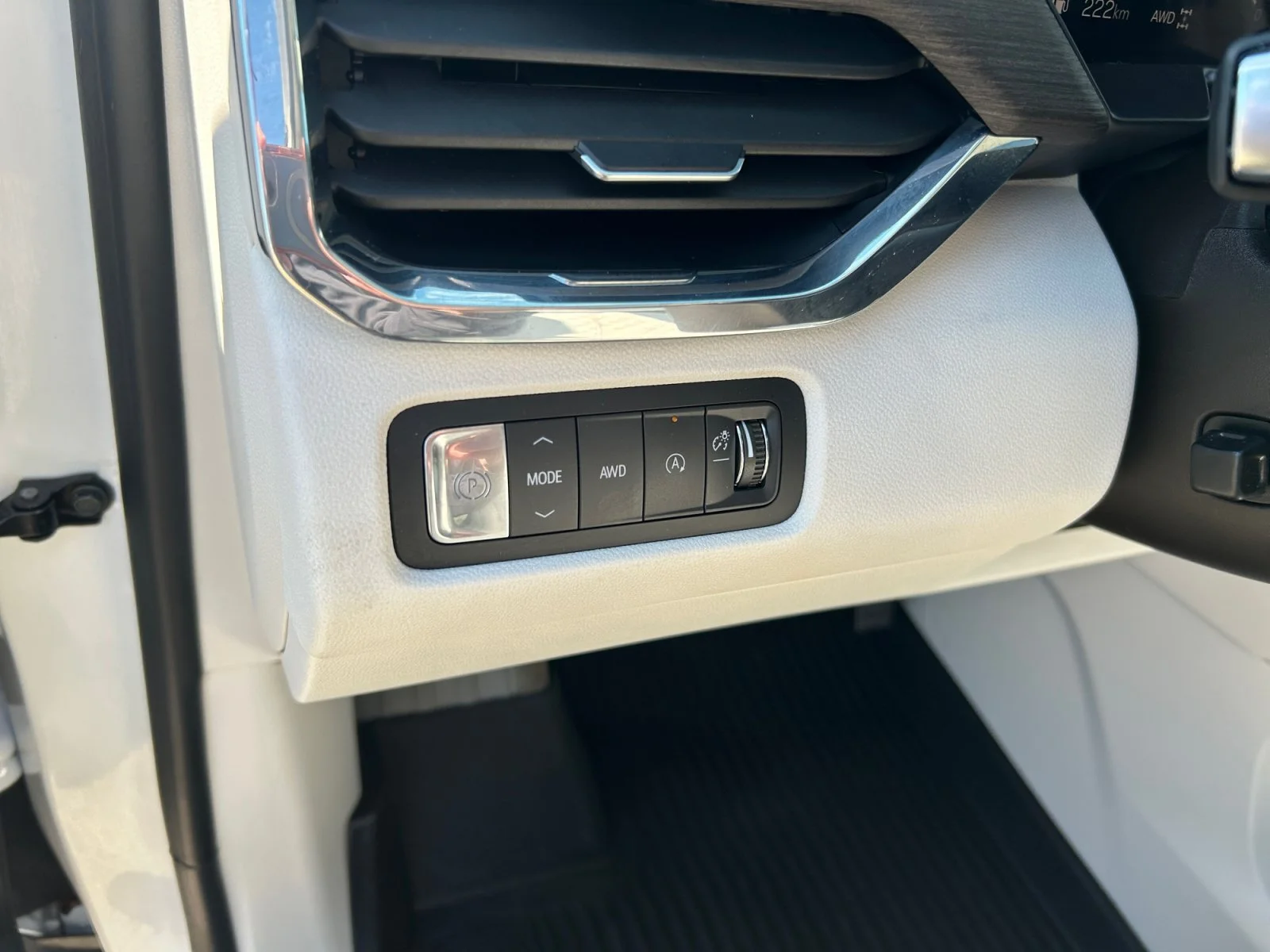 Used 2025 Summit White GMC Denali AWD Leather Sunroof Navigation image 16