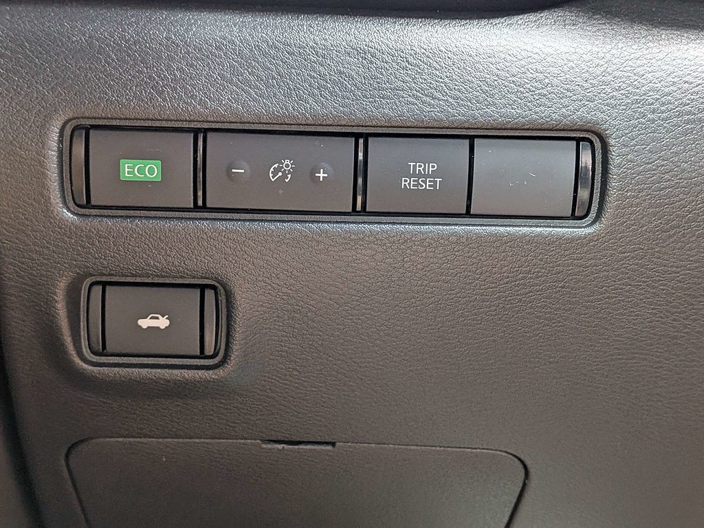 Used 2025 Super Black Nissan SV image 28