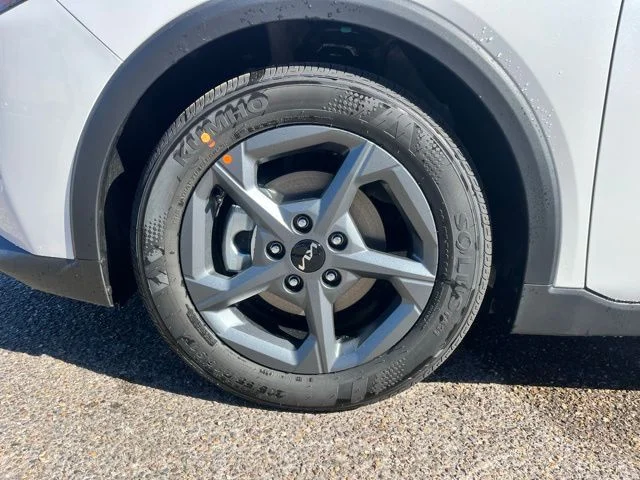 New 2026 White Kia LXS image 7