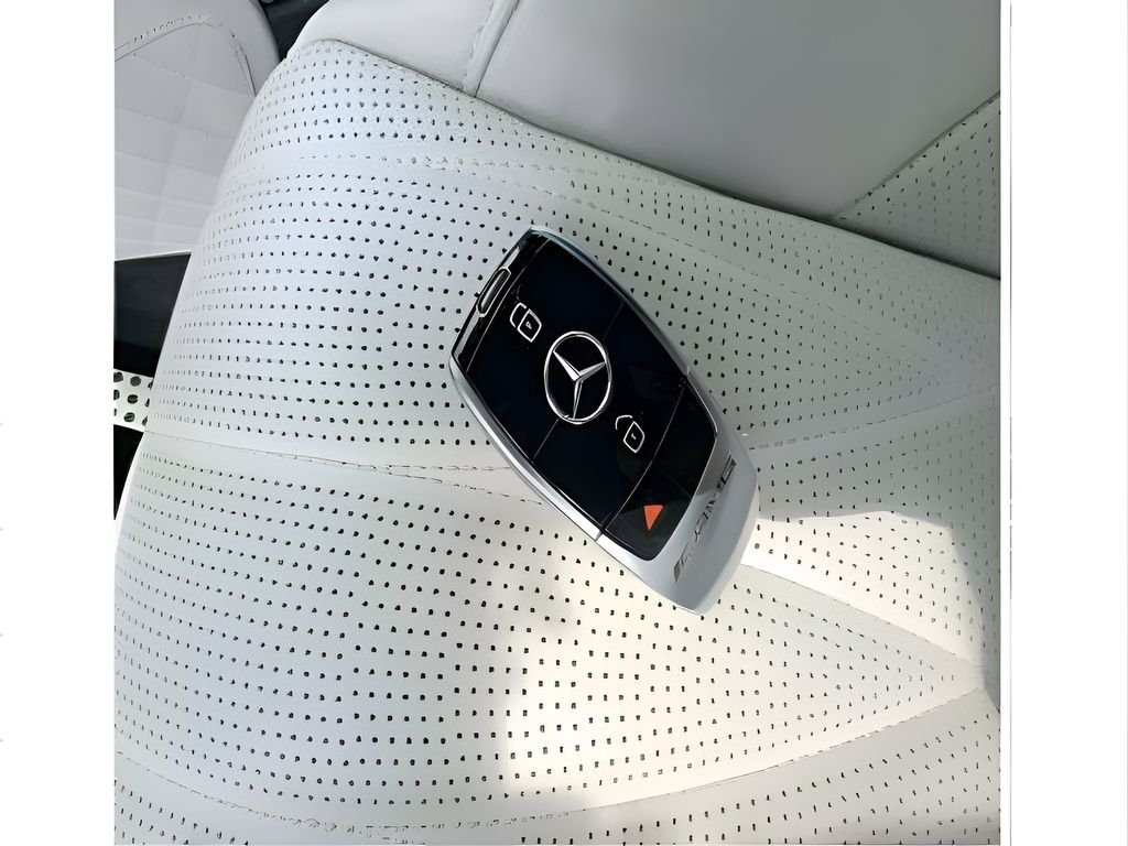 Used 2022 MANUFAKTUR Moonlight White Metallic Mercedes-Benz G63 AMG® image 21