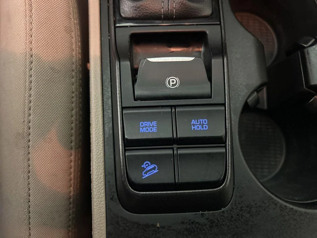 Used 2020 Cream White Hyundai Value image 25