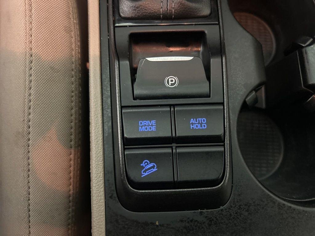 Used 2020 Cream White Hyundai Value image 25