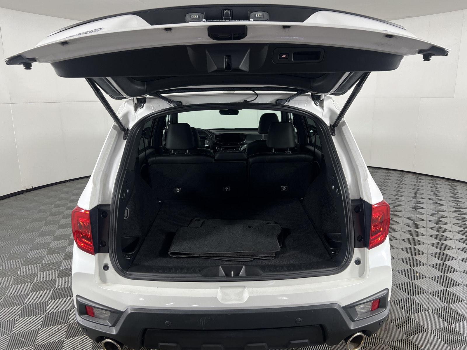 Used 2023 Platinum White Pearl Honda EX-L image 8